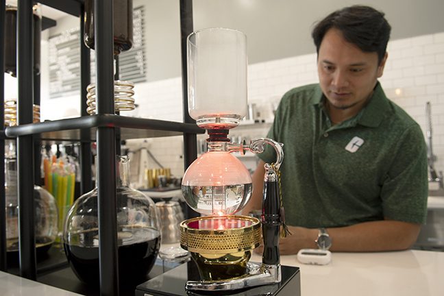 Vo using a siphon coffee maker to brew coffee