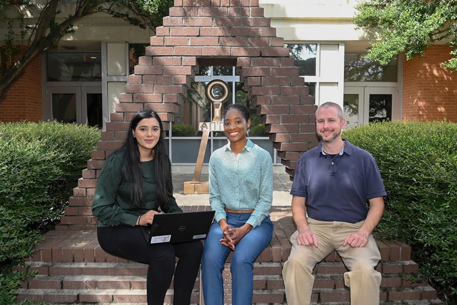 Student researcher Janaat Ejaz, alongside assistant professors Nicole Barclay and Michael Smith,